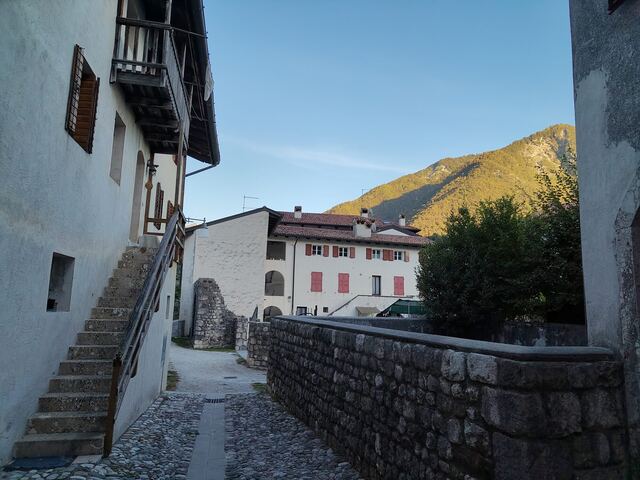 Eine Gasse in Venzone