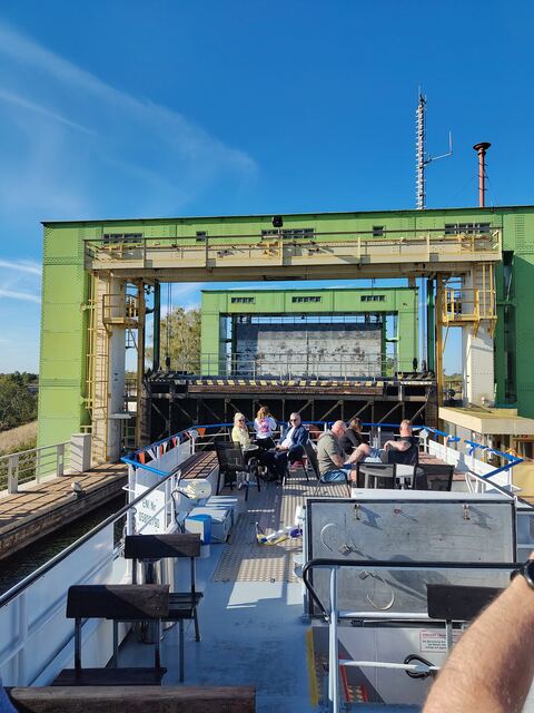 Blick vom Schiffsdeck auf das Schiffshebewerk Rothensee