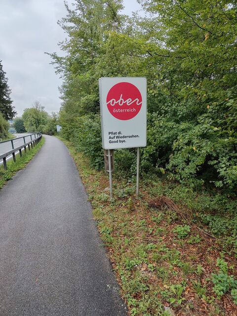 Schild Oberösterreich: Pfiat di, auf Wiedersehen, good bye