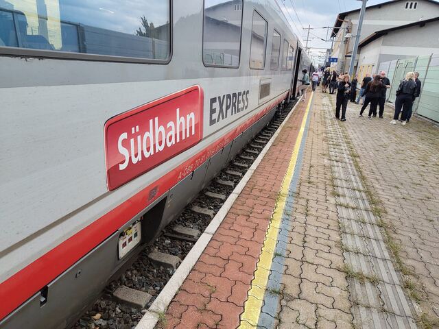 Waggon mit Aufschrift Südbahn Express