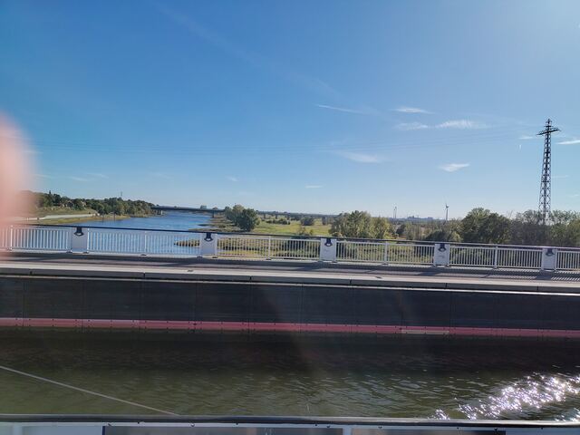 Wasserstraßenkreuz mit Blick über die Elbe